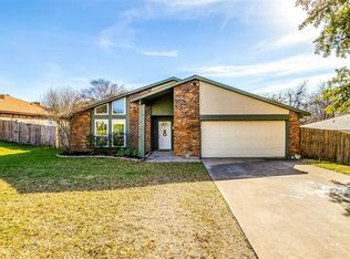 9941 Edmund Dr, Benbrook, TX 76126