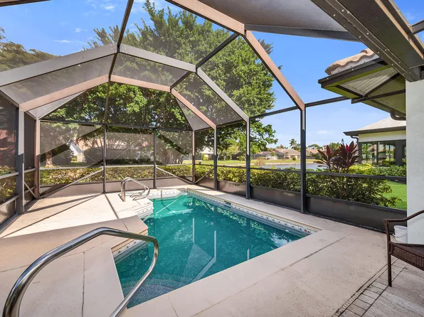 203 Kings Way, Naples, FL 34104