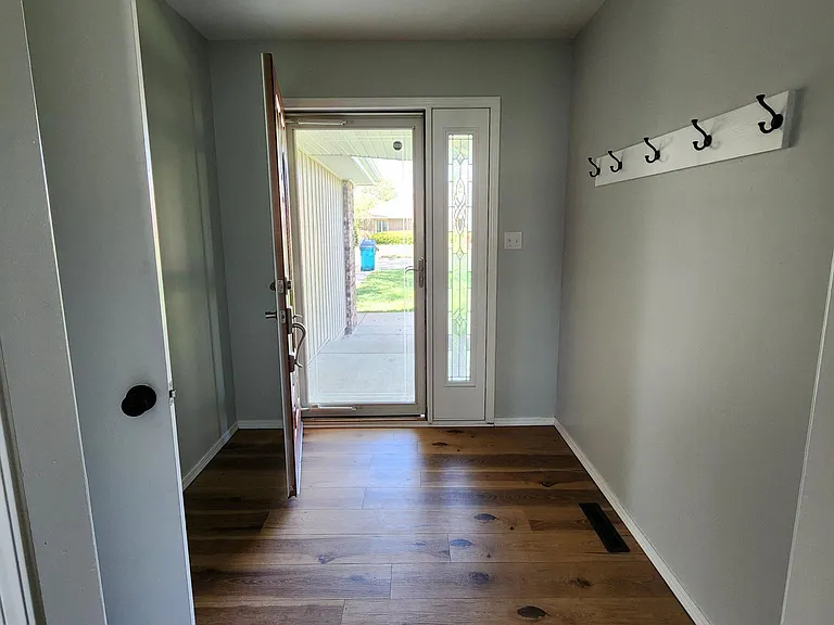 1106 W Wayland St — Photo 5