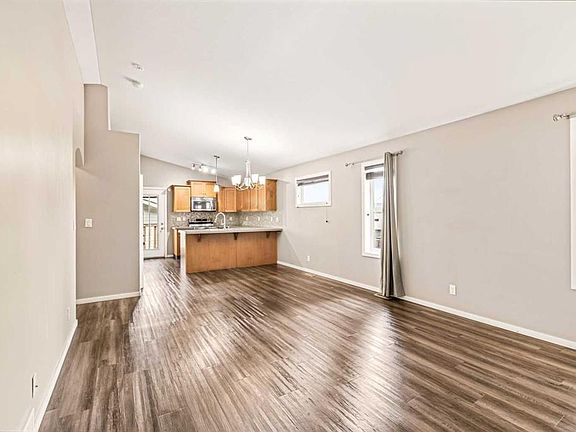 4th image of 50 W Trimble Close