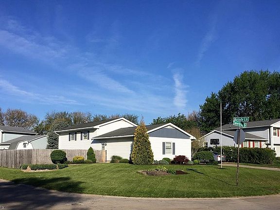 3rd image of 2821 Sweetbriar Dr