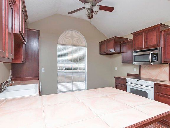 5th image of 13211 Tyler Cir