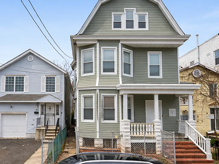 897 Hunterdon St #3 — Photo 3