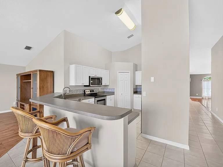933 Shaw Cir — Photo 11