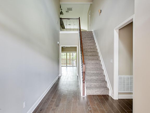 5th image of 736 Dehart Ln