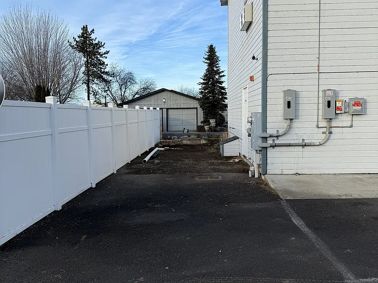 702 S 48th Ave — Photo 18