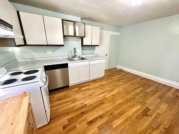 3rd image of 35 Orange St #B