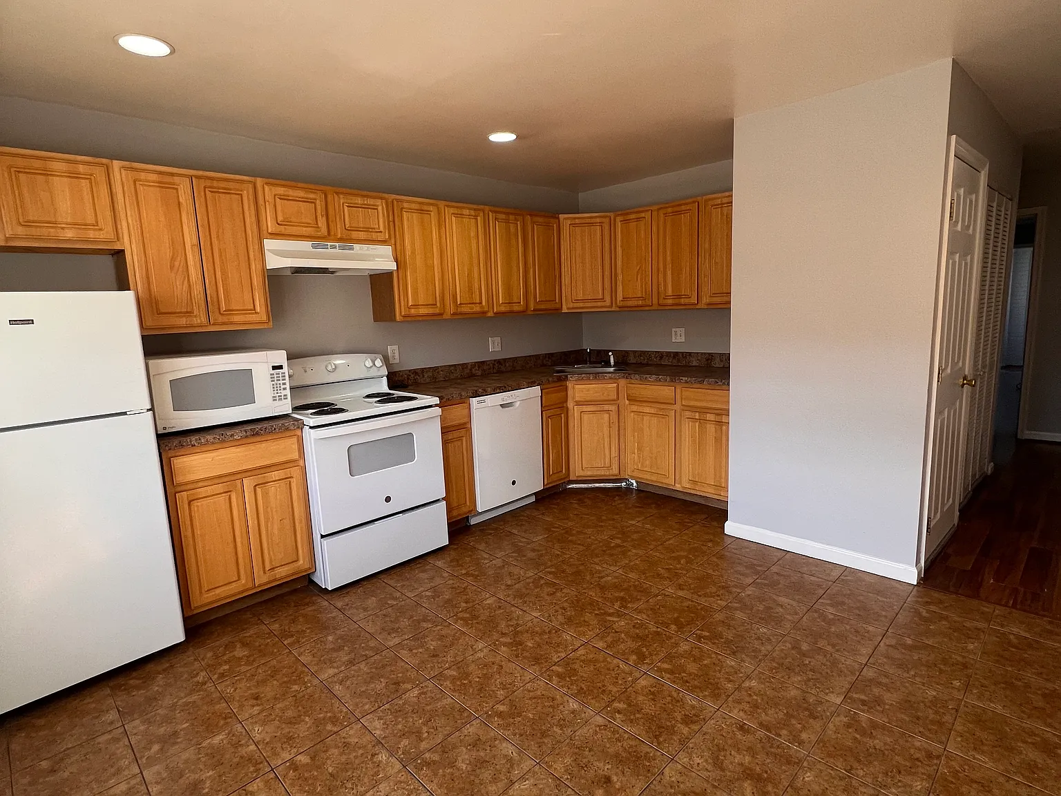 2 bed, 785 sqft, $1,700 — Photo 4