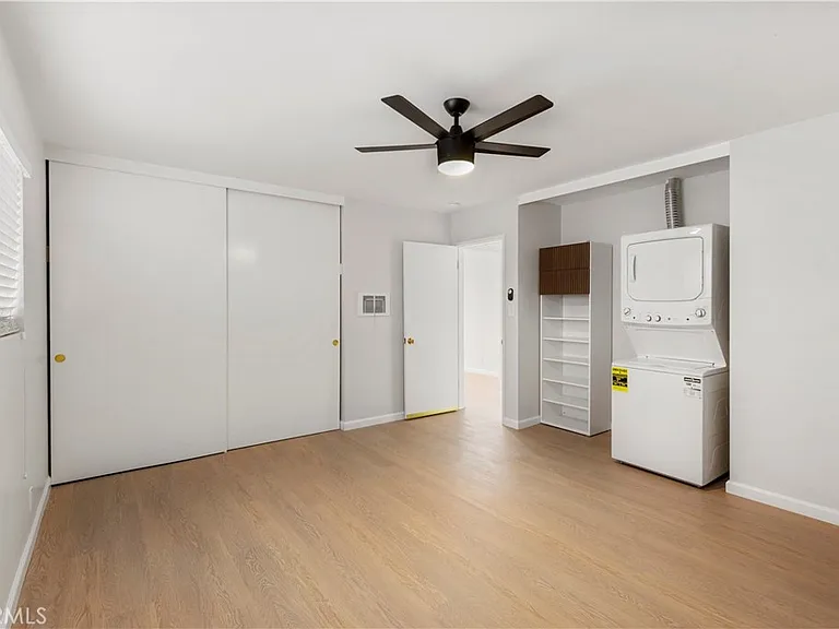 1107 E 3rd St #8 — Photo 7