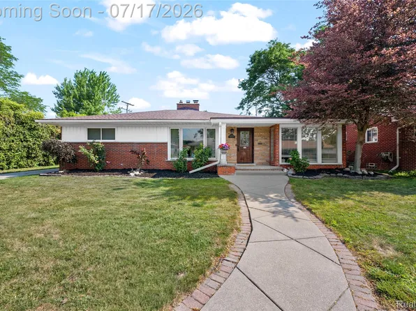23201 Norcrest Dr, Saint Clair Shores, MI 48080