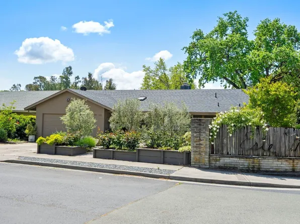 501 Este Madera Lane, Sonoma, CA 95476