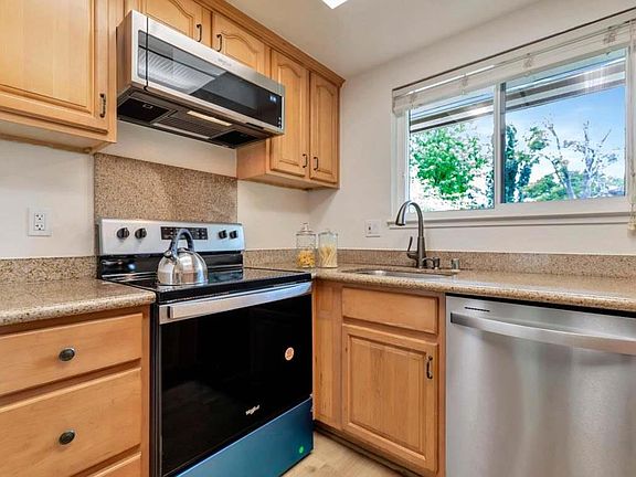 5th image of 1103 N Abbott Ave