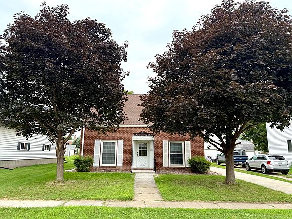 2nd image of 220 2nd St E