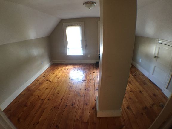 3rd Floor West Bedroom