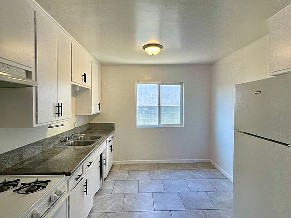 3rd image of 2280 Gaviota Ave APT B