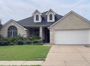 520 Flora Vista Ct, Arlington, TX 76002