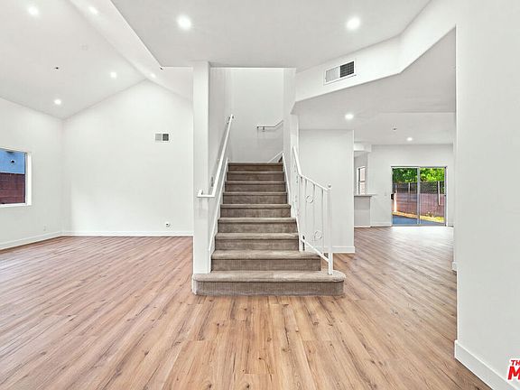 3rd image of 9400 Aqueduct Ave