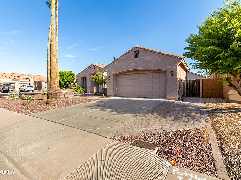 359 E Horseshoe Ave — Photo 3