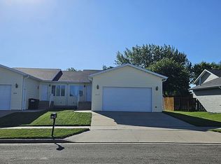 4611 Lewis Rd NW, Mandan, ND 58554