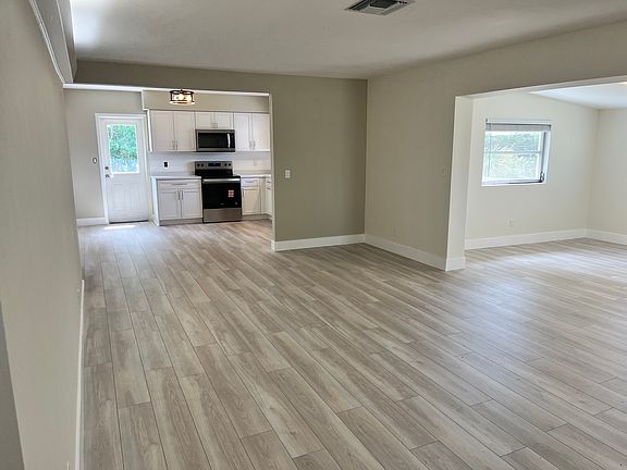 5th image of 1554 Hillcrest Dr