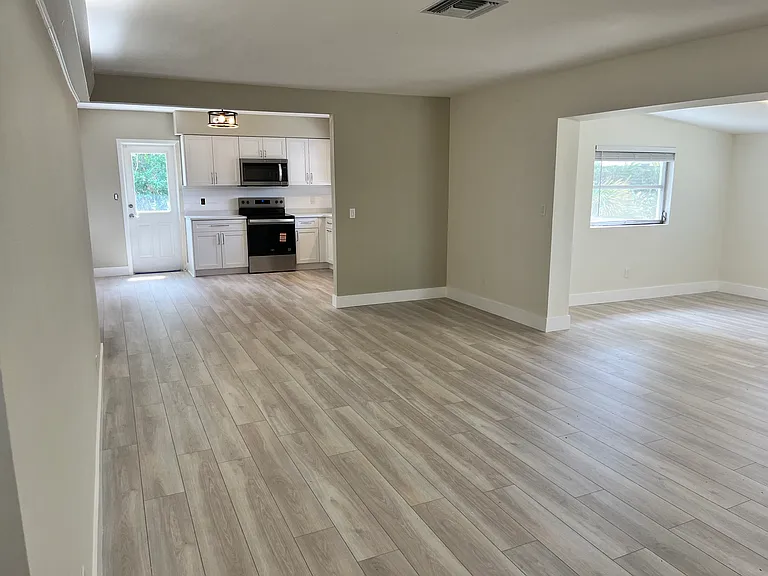 1554 Hillcrest Dr — Photo 5