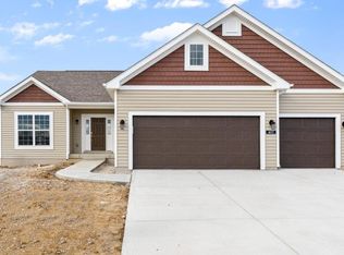 407 Farmhouse Dr, Wentzville, MO
