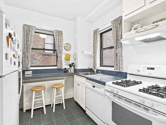 3rd image of 49 E 96th St #3A