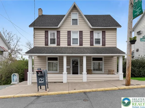99 Garibaldi Ave, Roseto, PA 18013