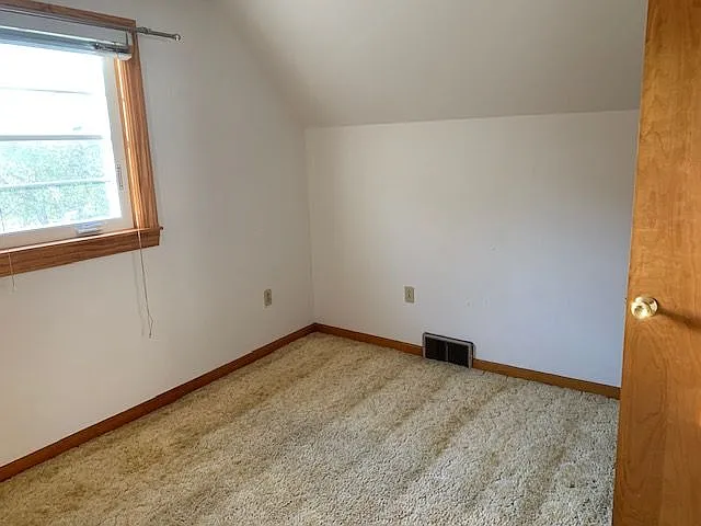 Birchcliff Pkwy — Photo 17