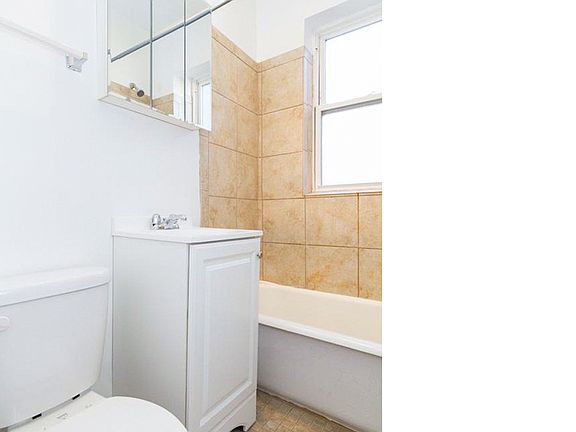 5th image of 2901-11 N Seminary Ave #2901-303