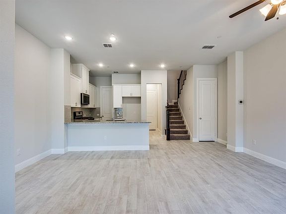 4th image of 1576 Windermere Way