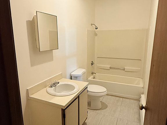5th image of 132 Bartholomew Ave APT 1S