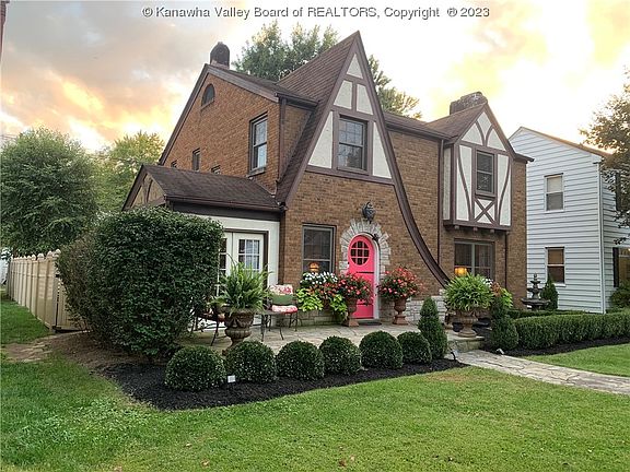 3rd image of 3909 Staunton Ave SE