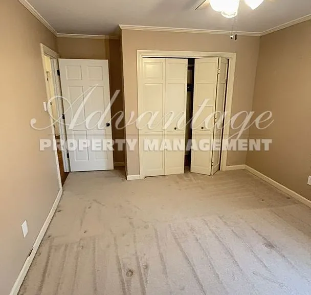 7253 Stamford Dr — Photo 10