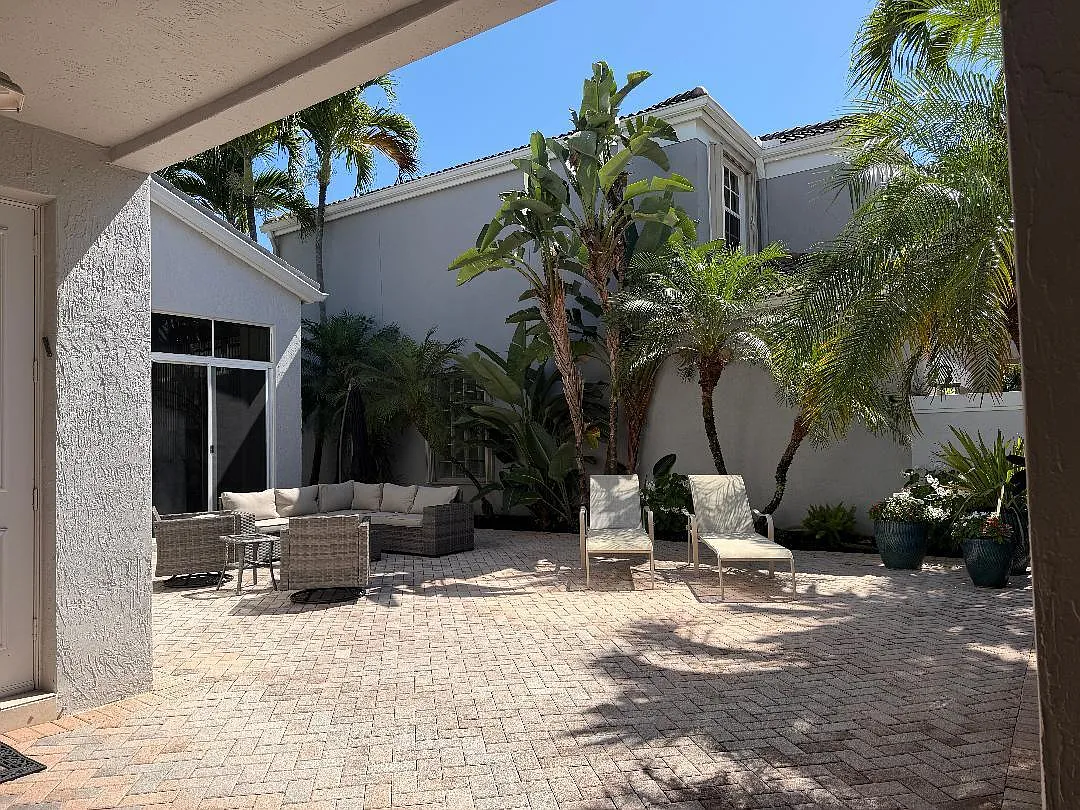 3 bed, 2.5 bath, 2999 sqft, $15,000 — Photo 2