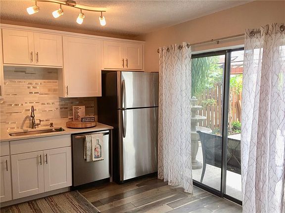 5th image of 6082 SE Riverboat Dr