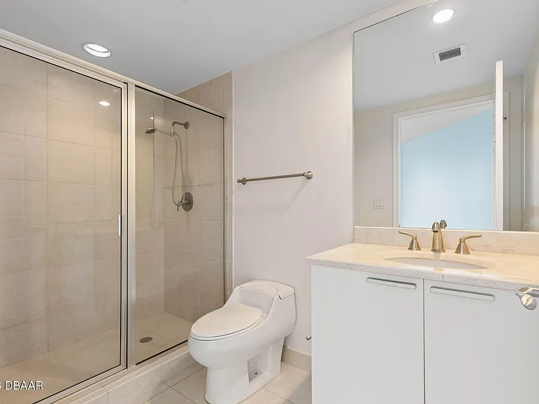241 Riverside Dr #1710 — Photo 44