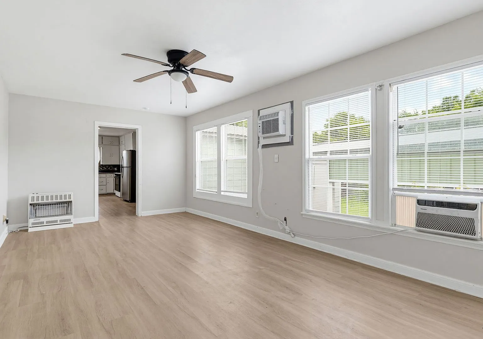 Half Off 1ST Months Rent Updated 2-Bedroom Home — Photo 3
