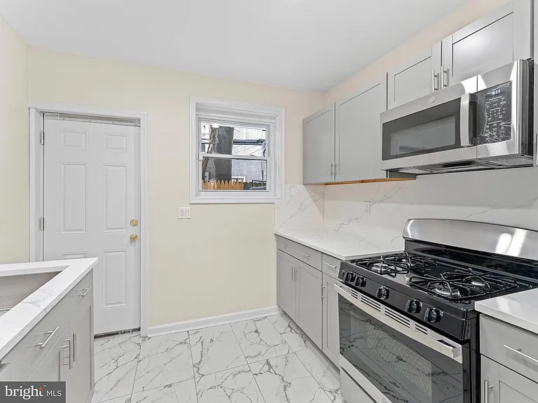 2211 Pierce St — Photo 9