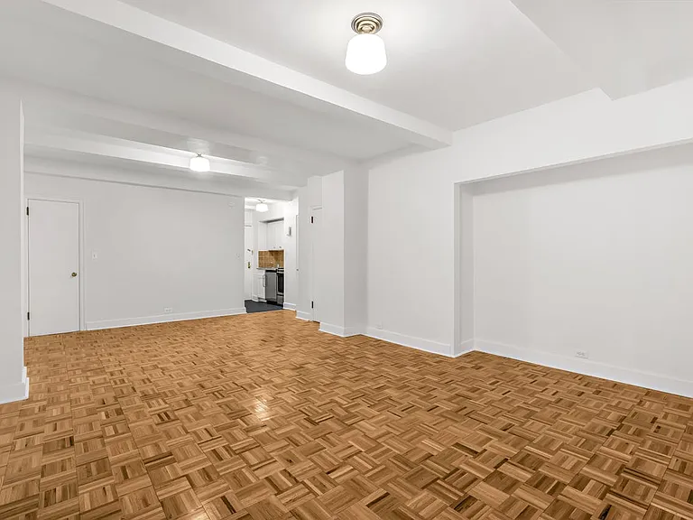 307 E 44th St #621 — Photo 4
