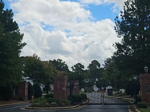 2521 Thorngrove Ct, Fayetteville, NC 28303