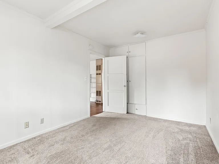 Markwell/Annex Apartments — Photo 13