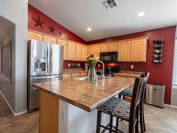 3rd image of 360 W Dexter Way