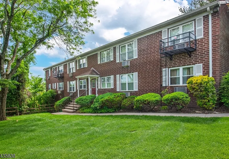 100 Pierson Miller Dr #E4 — Photo 1