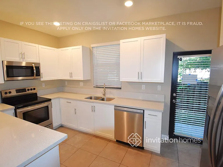 1643 SW 28th St — Photo 4