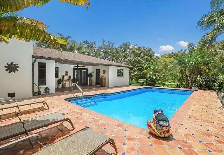 2077 Racimo Dr — Photo 4