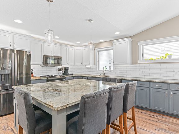 4th image of 898 Brentwood Cir