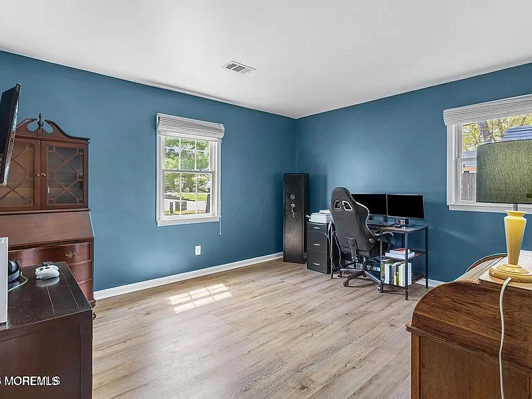 88 Almond Dr — Photo 2