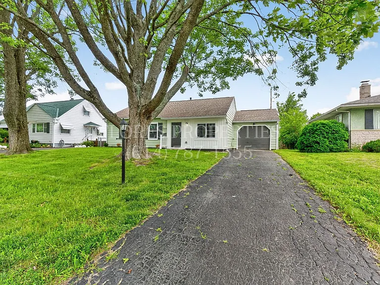 1300 Evaline Dr — Photo 4
