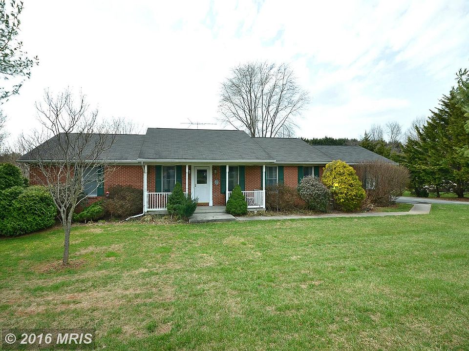 1st image of 1926 Twin Lakes Dr